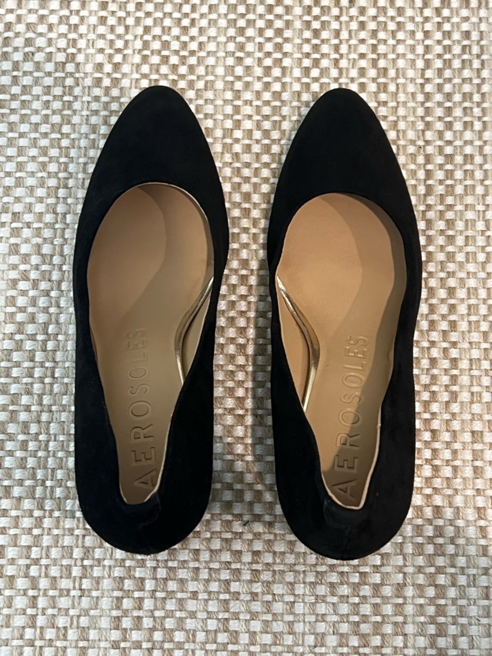 AEROSOLES Black Suede Rounded Toe Flats
